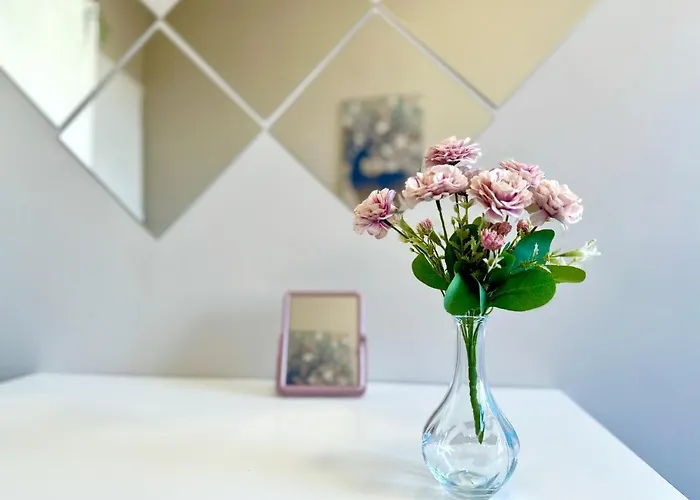 Mmrent Flora Room